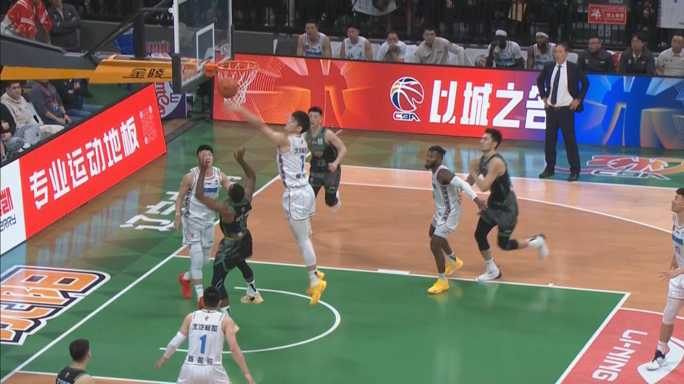 曾凡博釘板血帽弗格上籃 本場(chǎng)個(gè)人第6個(gè)蓋帽！